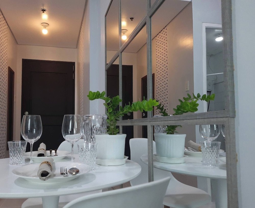 Relax in Style With Fast Wifi & Netflix