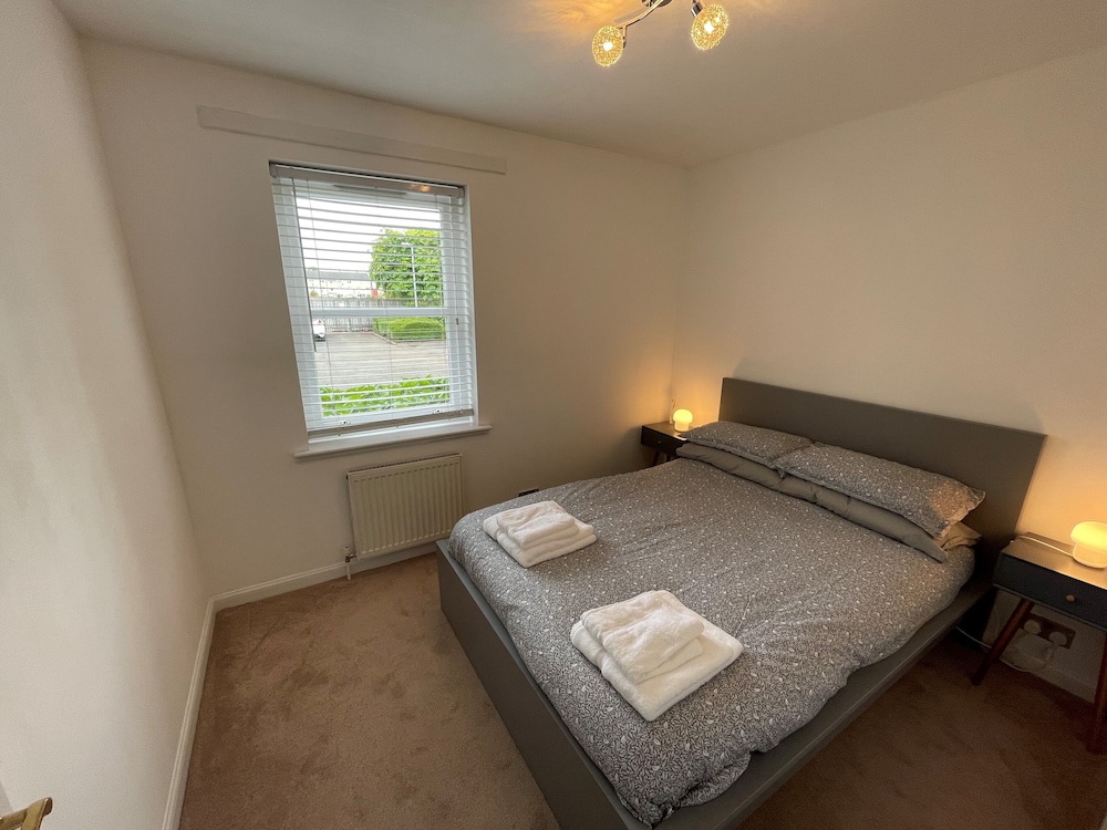 Beautiful 2-bed Apartment in Renfrew view 4