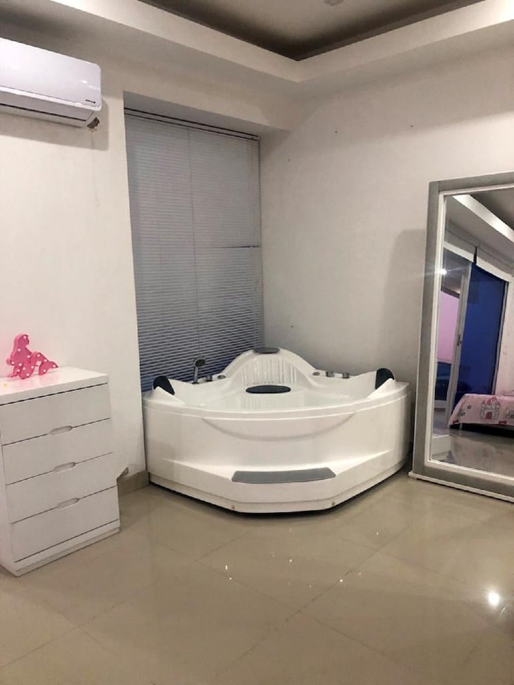 6mb-1 Mansion In Cartagena On The Beach With Air Conditioning And Wifi view 2