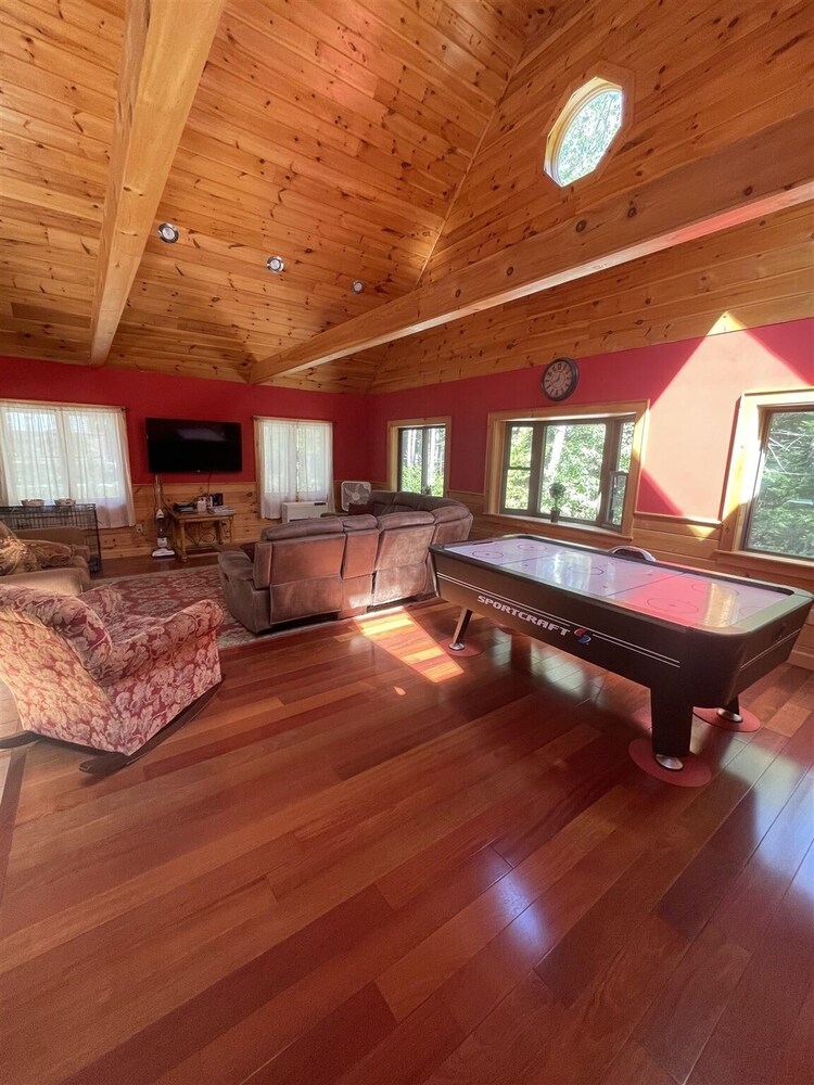 Good Times Chalet Limit 19 5 Bedroom Chalet by RedAwning view 3