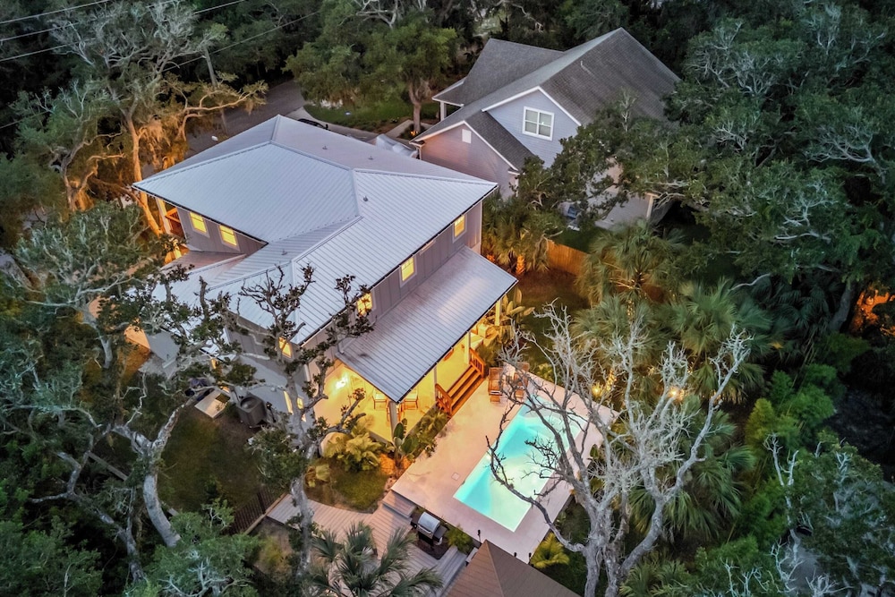 Serenity at Surfside by Avantstay Pool, Porches, Fire Pit & Arcade Near Vilano Beach