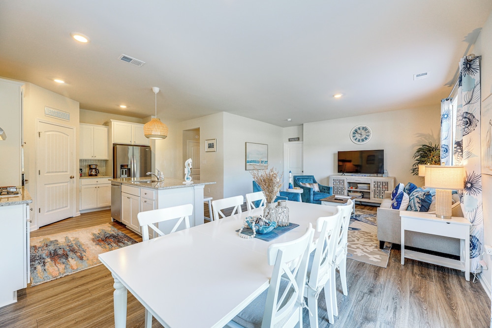 Game Room + Patio: Spacious Ocean View Home
