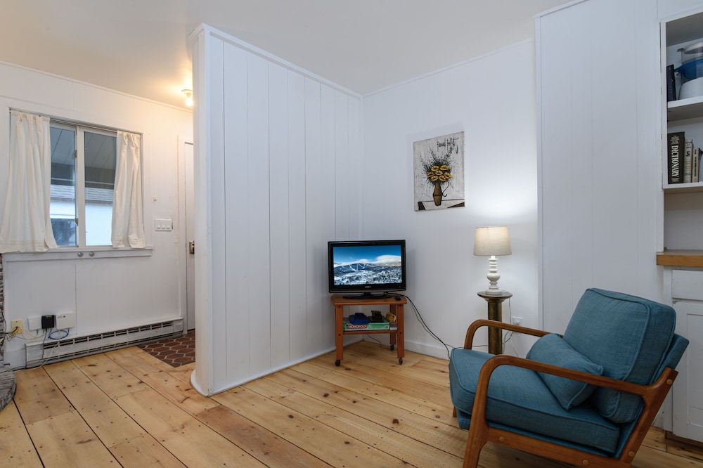 6 Village Edge 2 Bedroom Condo