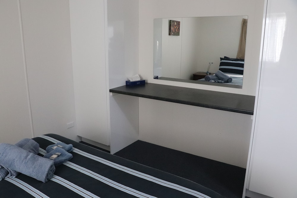 Snug Beach Cabin And Caravan Park