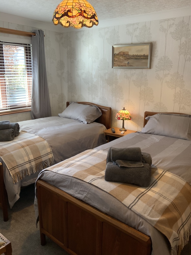 Remarkable 2-bed Cottage in Tranquil Setting view 4
