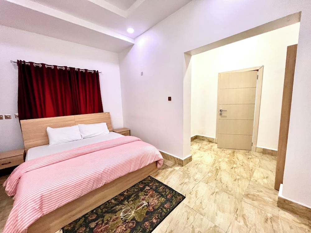 FURNISHED APARTMENTS
