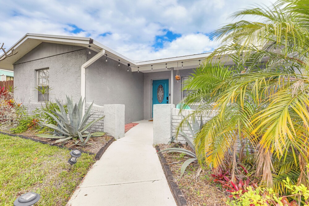4 Mi to Jensen Beach Park: Family Home w/ Pool!