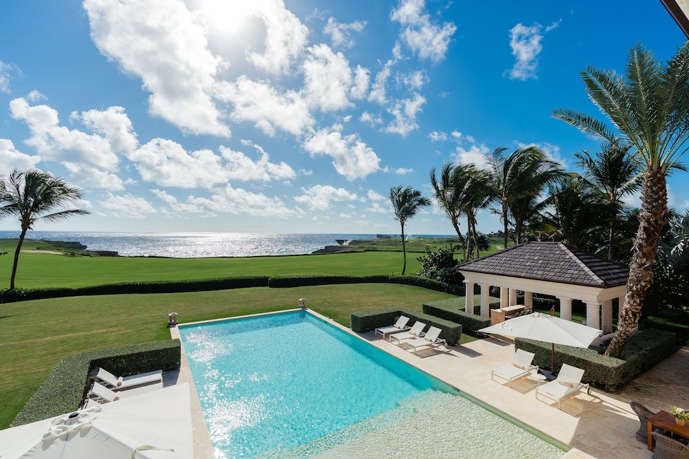 Oceanfront Luxury Villa With Amazing Staff