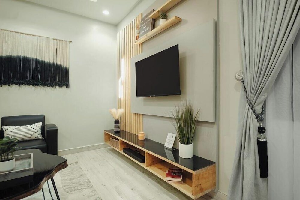 MMM HOUSE