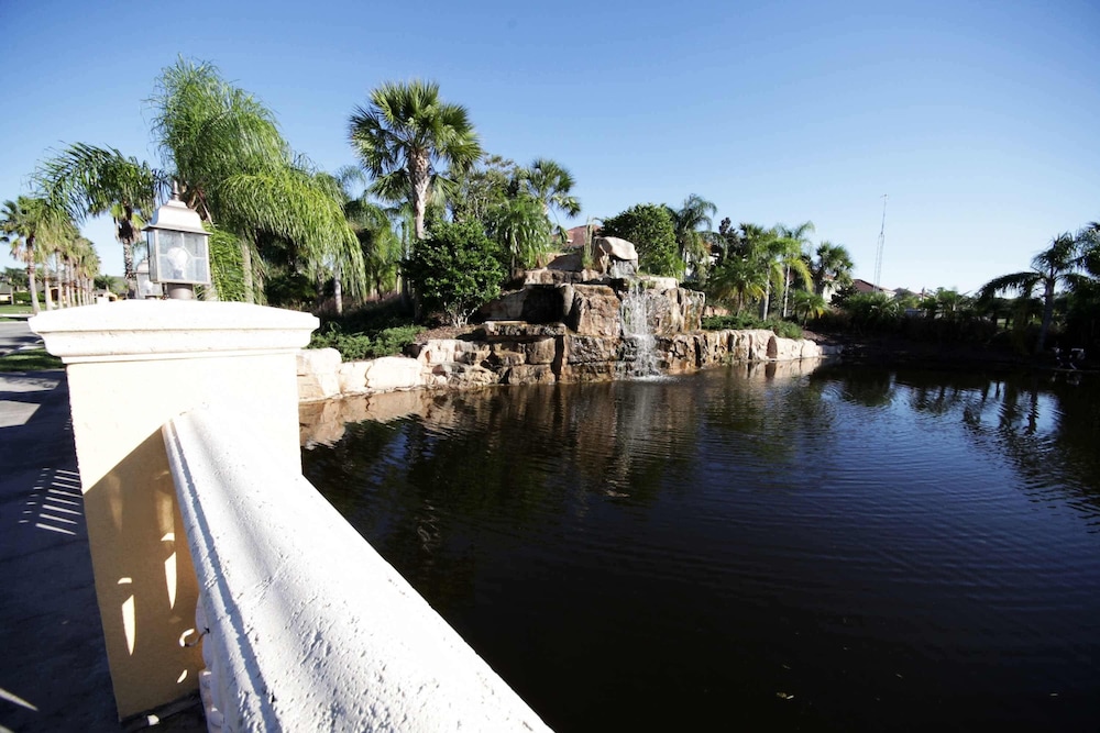 Paradise 4Bd w Private Pool Waterpark 8951