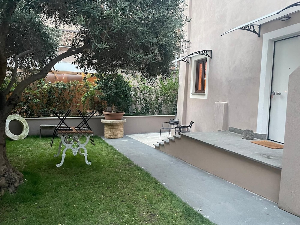 Exclusive 2-Bed Villa 5 min to Colosseum