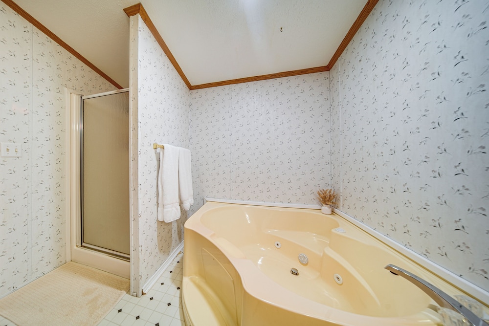 1 Mi to Lake Access: Erie Home w/ Private Backyard