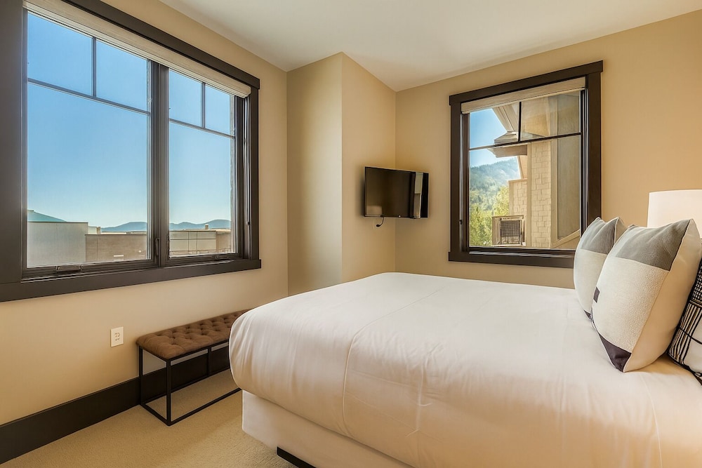 Tranquil Blackstone Getaway 3 Bedroom Townhouse