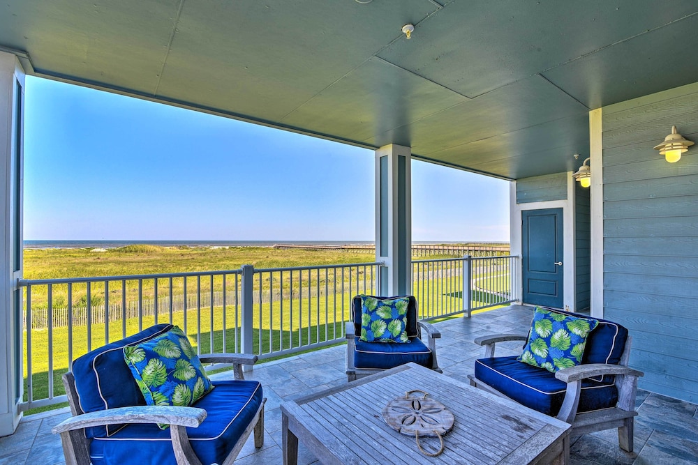 Gulf View + Beach Access: Galveston Resort Condo! view 3