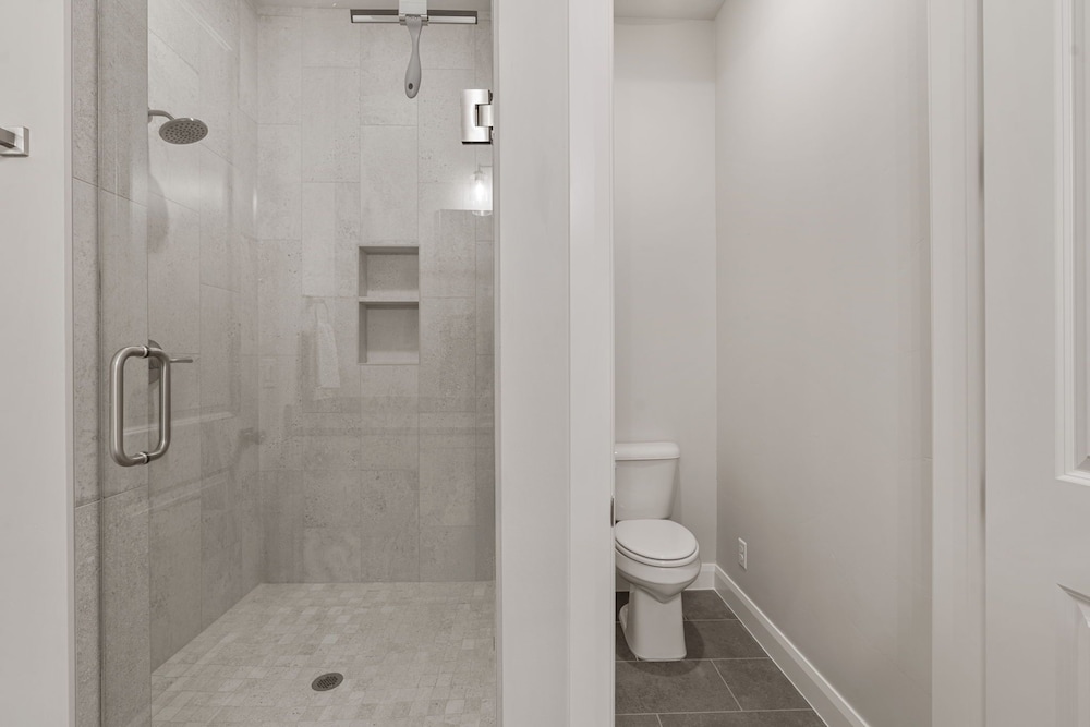 The Crash Pad 5 Bedroom Townhouse