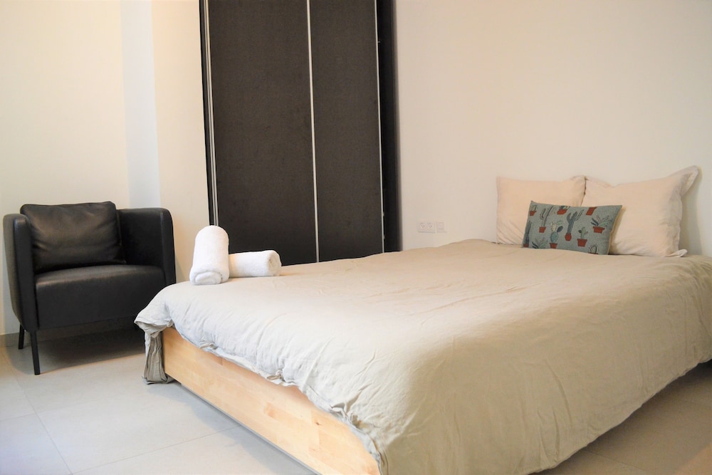 2BDR Masaryk Square Apt Central Location view 2