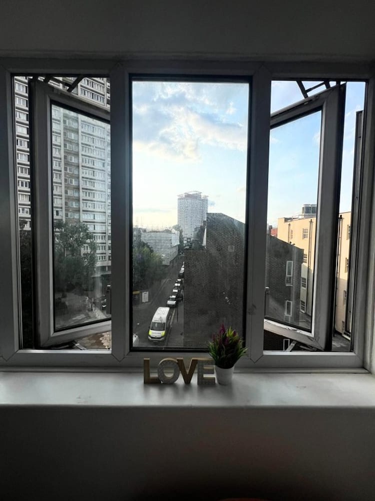 London Luxe Apartment - Spacious & Stylish