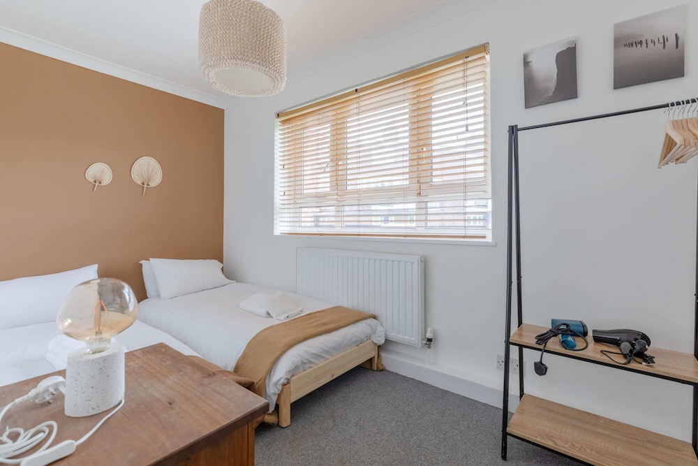 Spacious 3BD Flat, Close to Tube - Fulham!