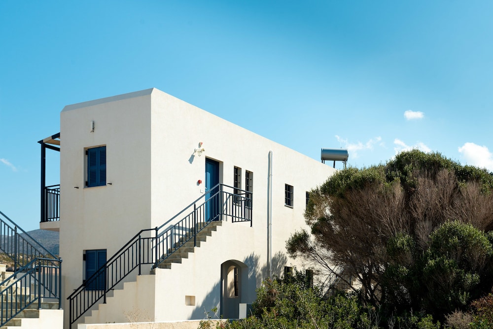 Okirroi Villas