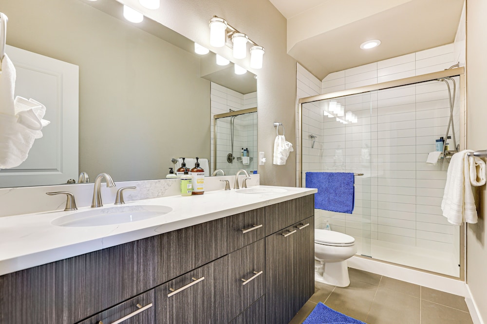Walk to Dtwn: Fraser Retreat w/ Hot Tub & Views!