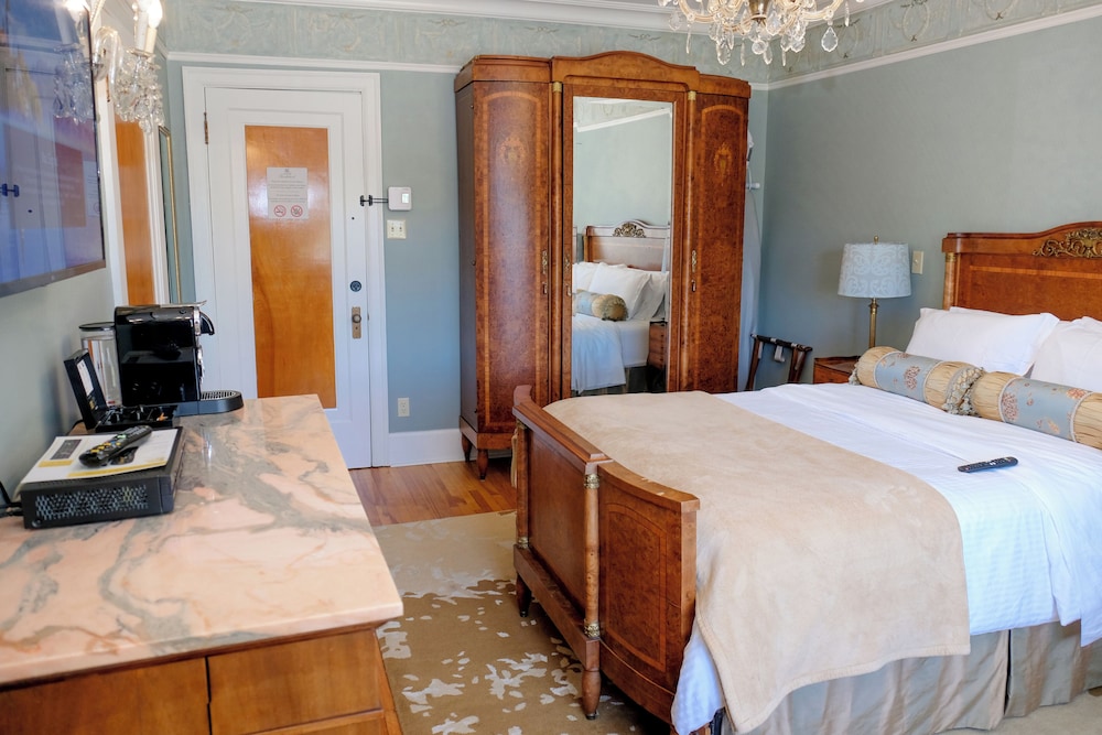 Manoir Chamberland (Adults Only, No Pets) view 5