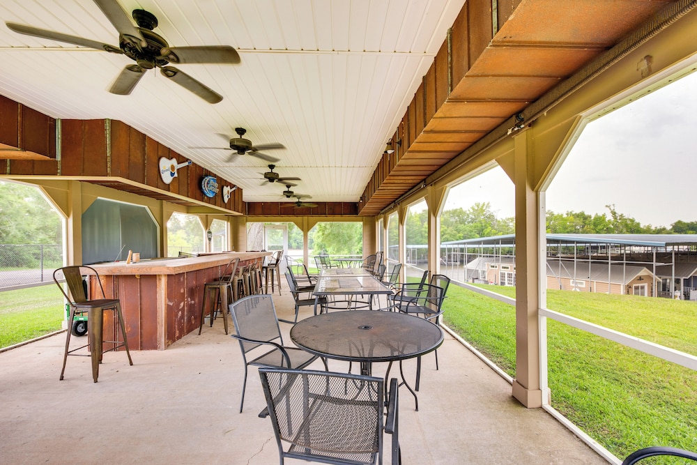 Modern Houseboat on Flint River w/ Dock!