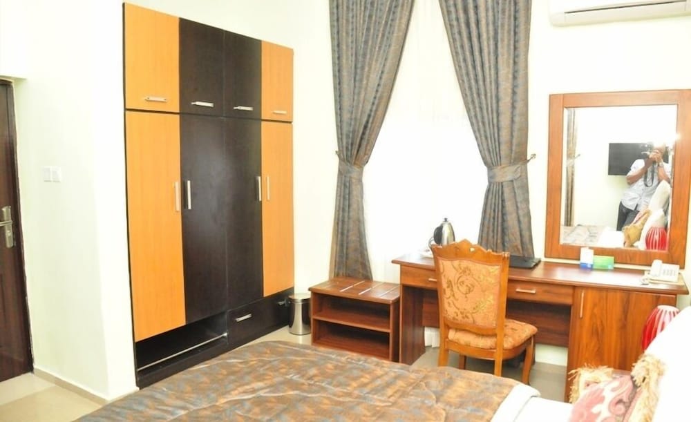 Hemas Hotel and Apartment