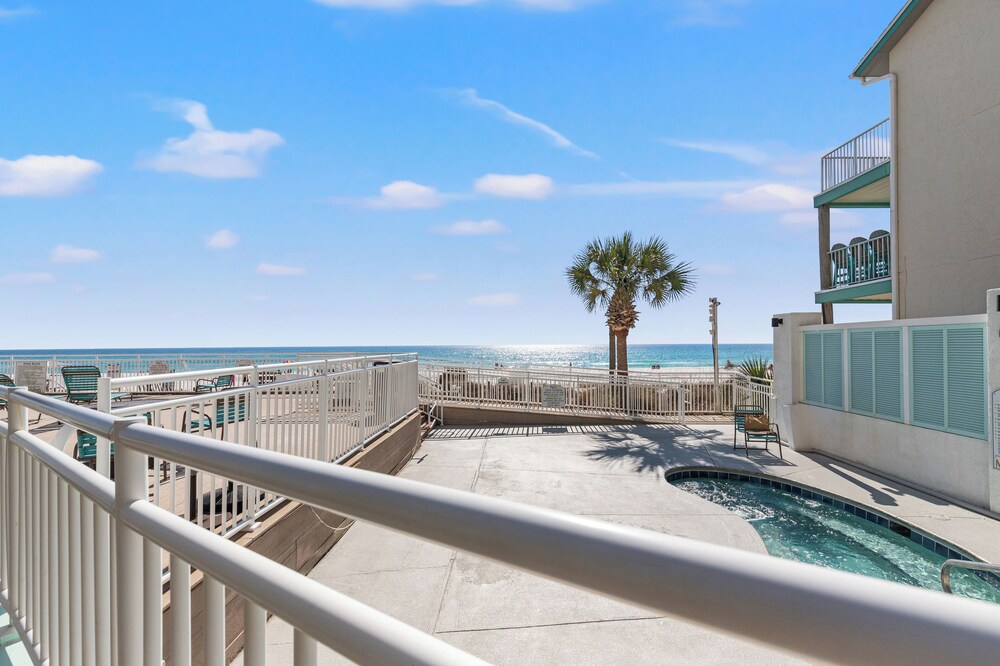 Steps to Paradise: Ground-floor 2br/2ba Beachfront Condo, Sleeps 8, Gulf Views!