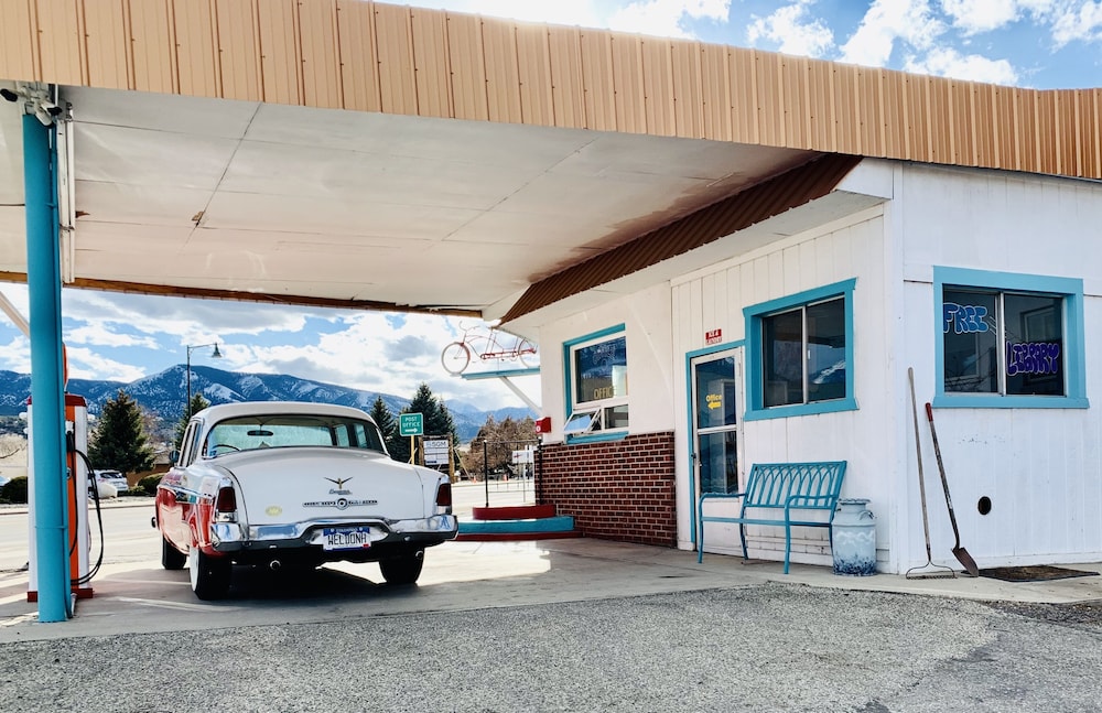 Circle R Motel