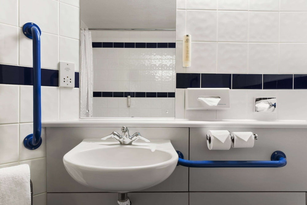 Warwick Vacations - Days Inn by Wyndham Warwick North M40 - Property Image 4