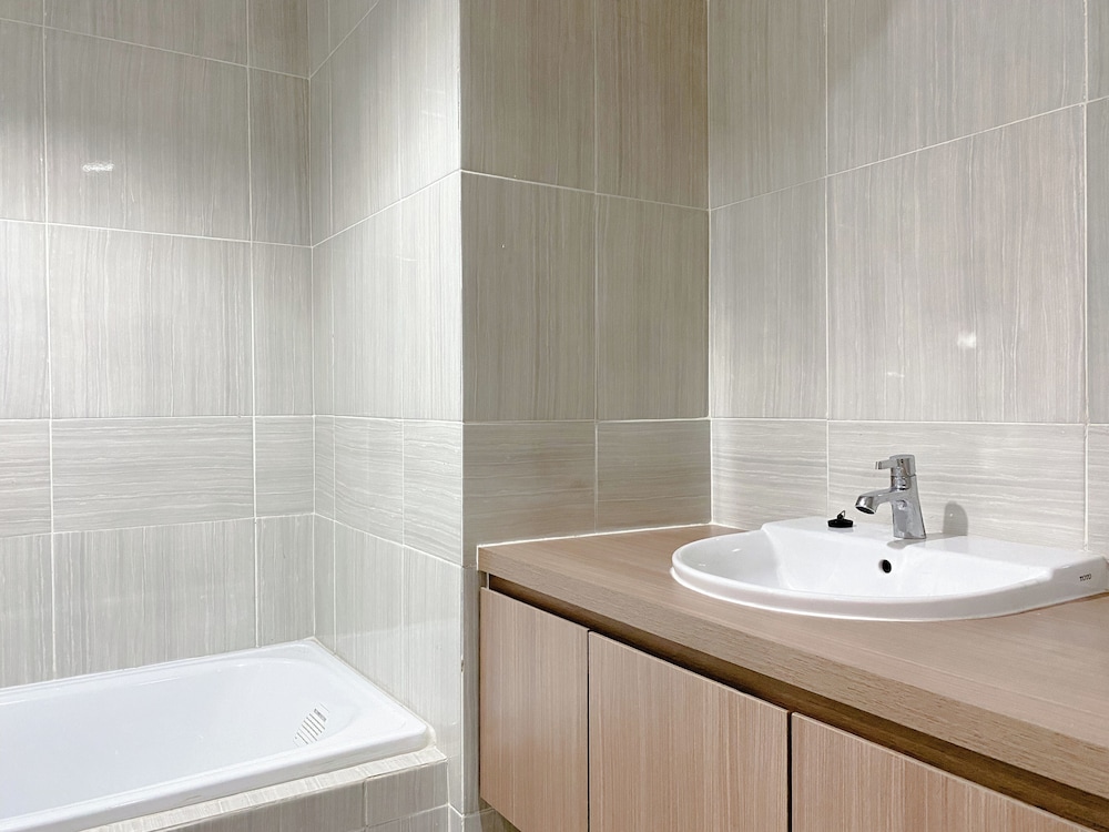 Minimalist And Enjoy Living 1Br Vasanta Innopark Apartment