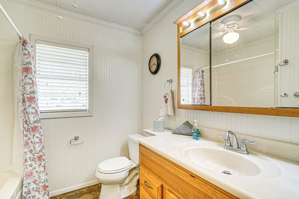 Boat & Swim: Lakefront Toledo Bend Retreat!