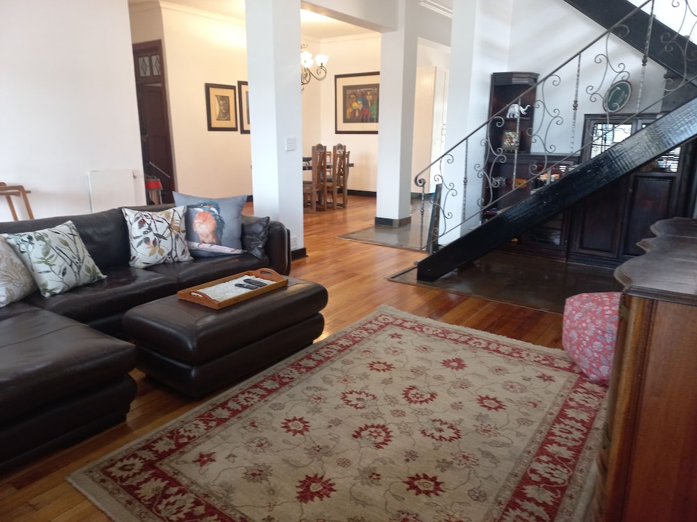 Jakes's Place Modern Comfortable & Sunny 3-bedroom House in Kensington