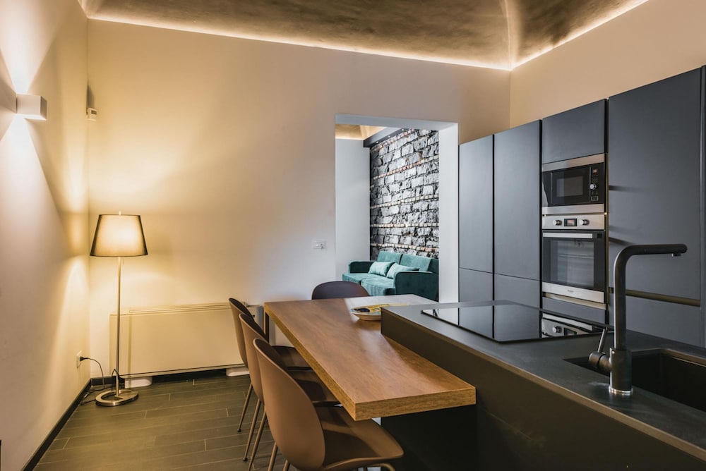 Leone Apartment With Garden by Wonderful Italy