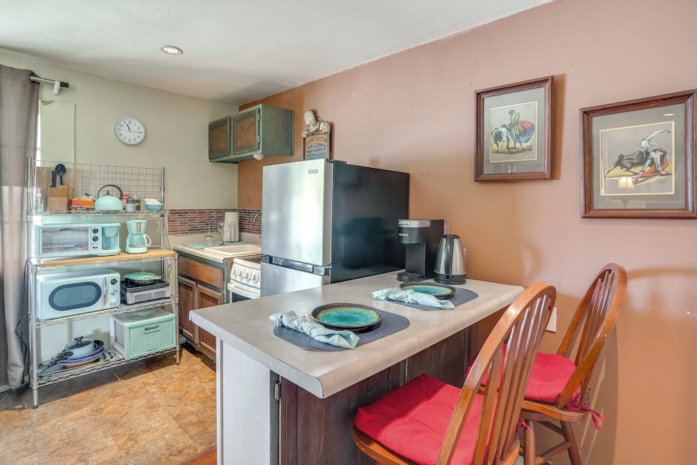 Pet-friendly Studio in Costa Mesa - 7 Mi to Beach!