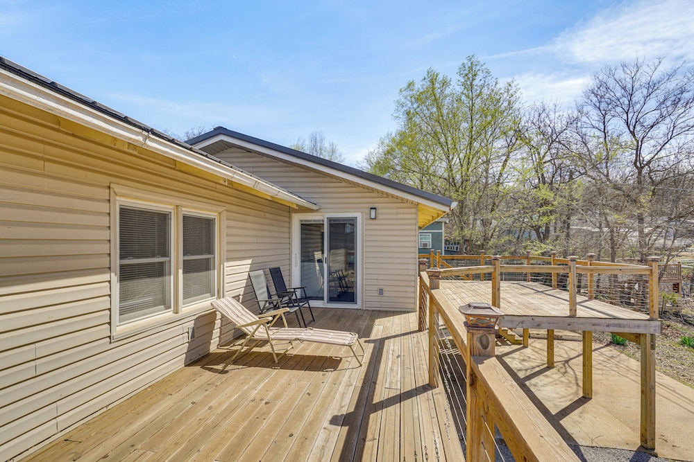 < 1/2 Mi to Marina: Missouri Lake Getaway