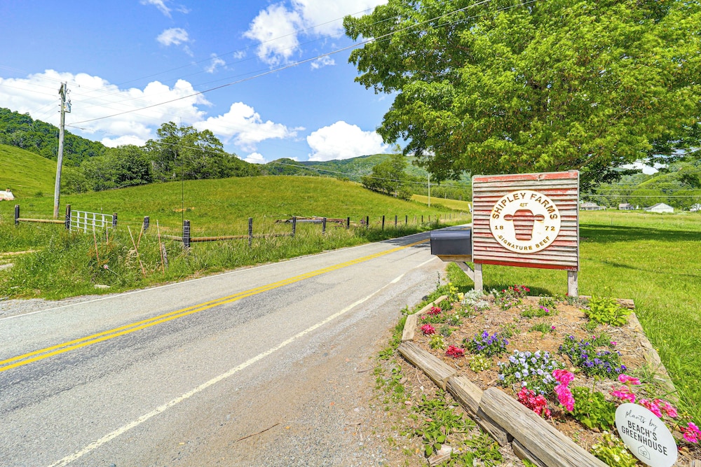 Mtn-view Deck: Scenic Glamping Getaway Near Boone!