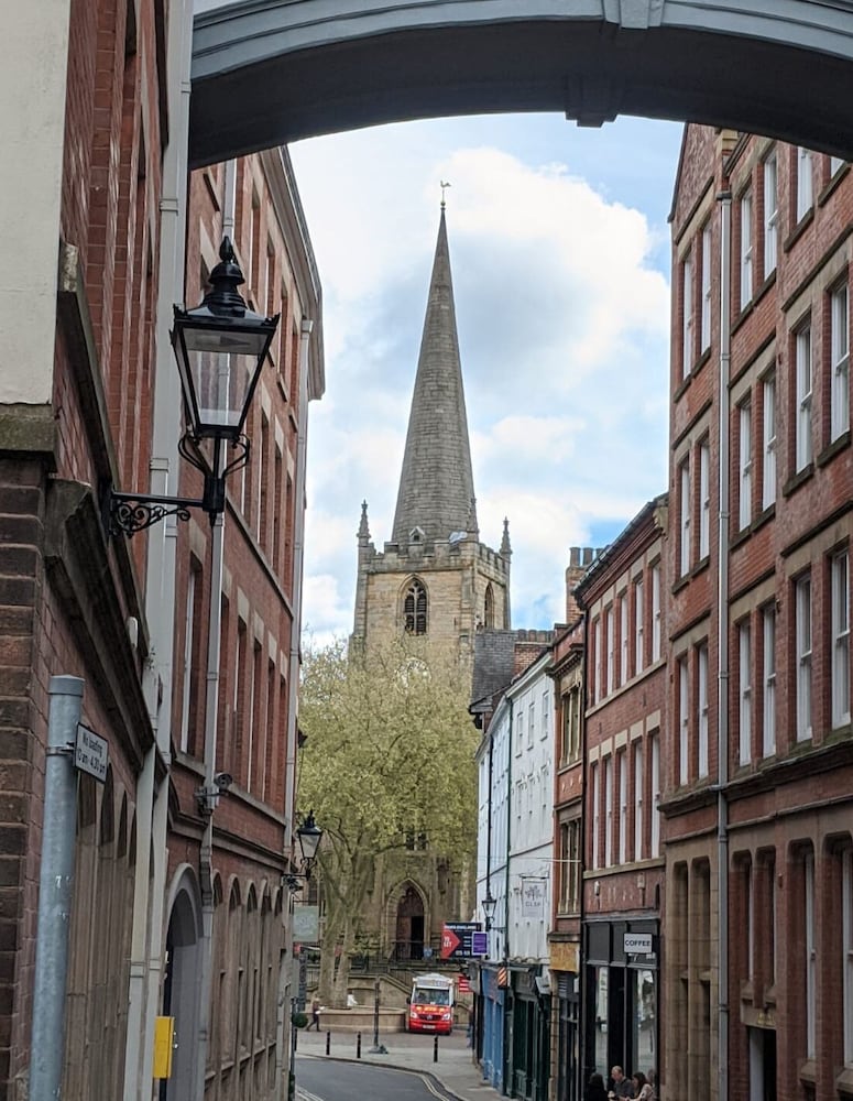 Central Nottingham Gem - Luxurious 2-bed Apartment view 4