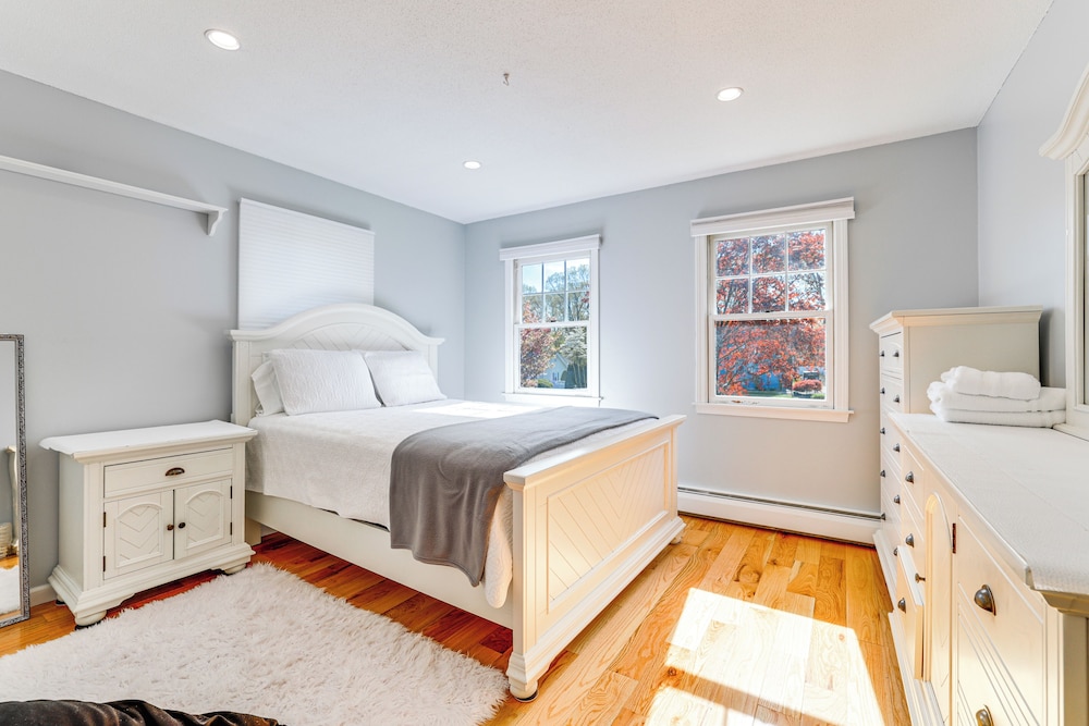 Group Getaway w/ Outdoor Oasis in Southington!
