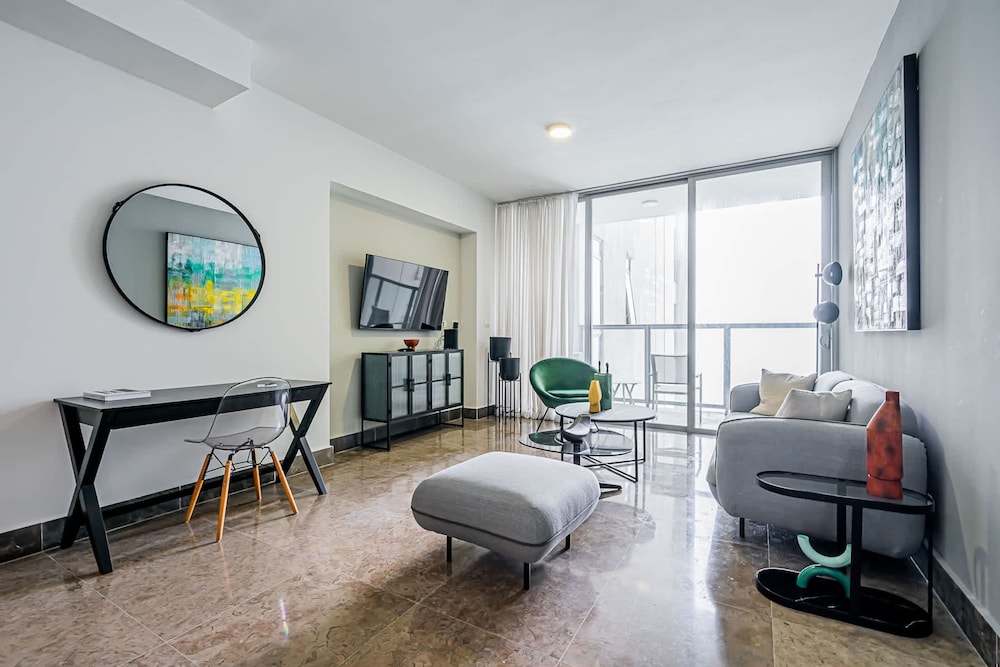 w Comfy 1BR w Fantastic Balcony in YOO