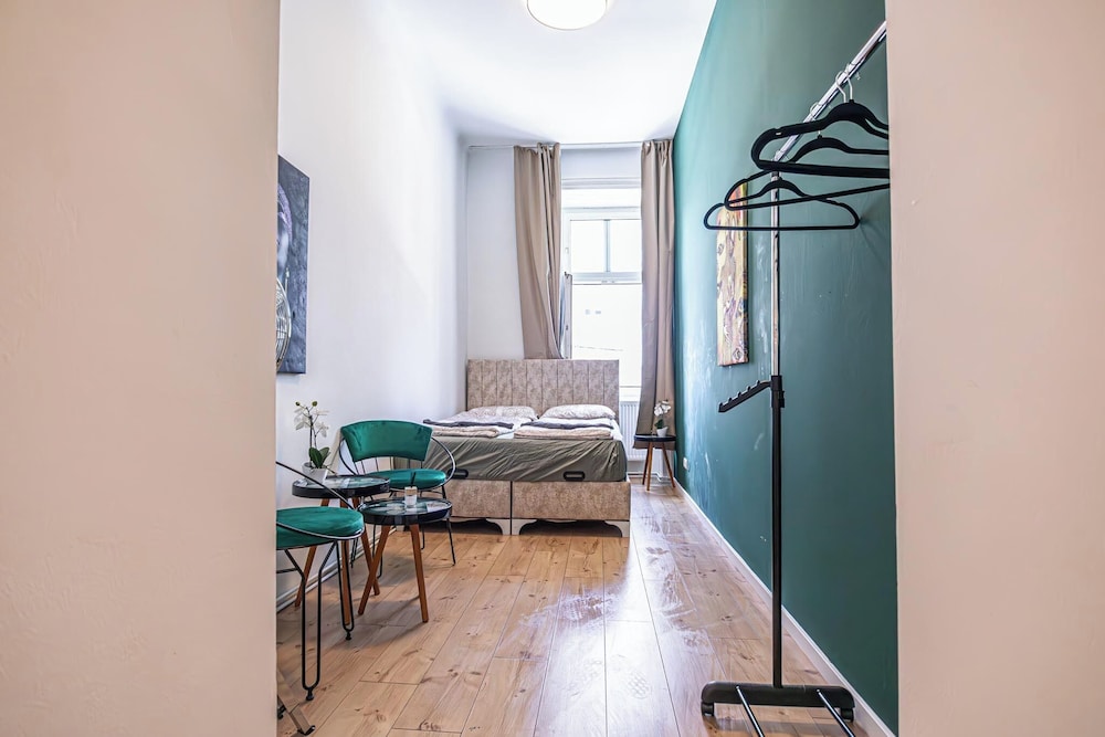8 Studios with Terrace in Margareten