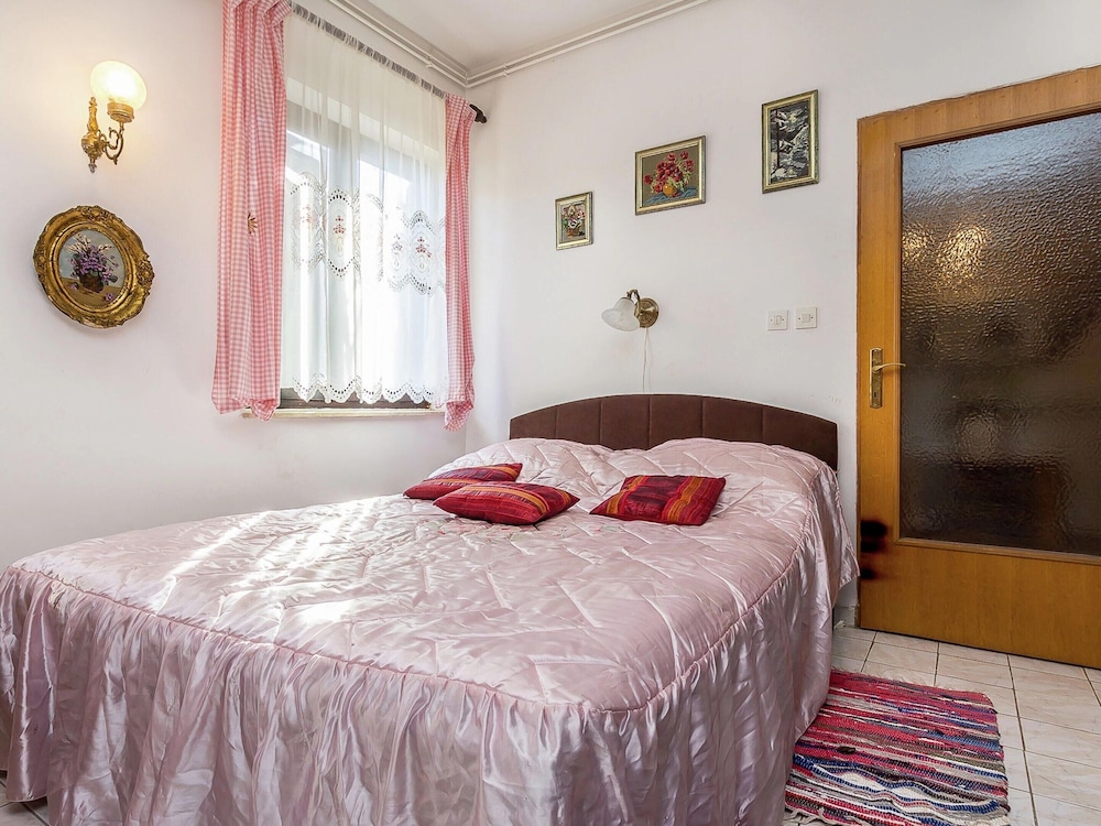 Apartment in Liznjan With Pool and Terrace view 2