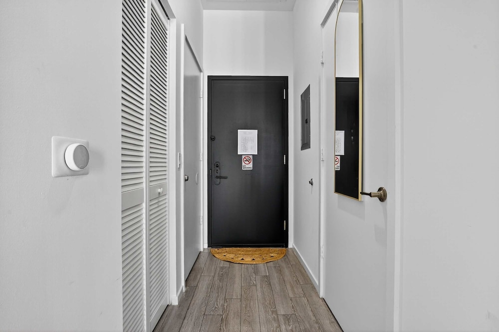 CBD Luxepad Penthouse Studio 1 King Bed Gorgeous Bay Views Pool Hottub Gym Restaurants