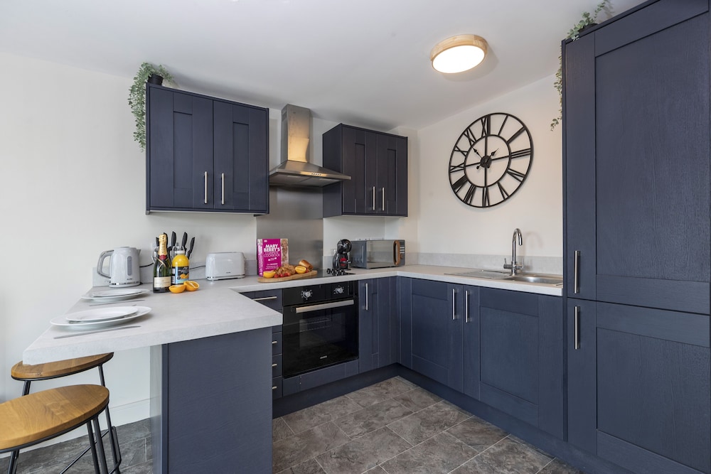 4 Avery Gardens - 1 Bedroom Apartment view 2