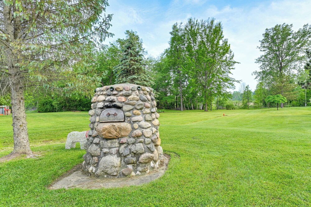 5-acre Kingston Getaway: Pond, Peacocks & Fire Pit