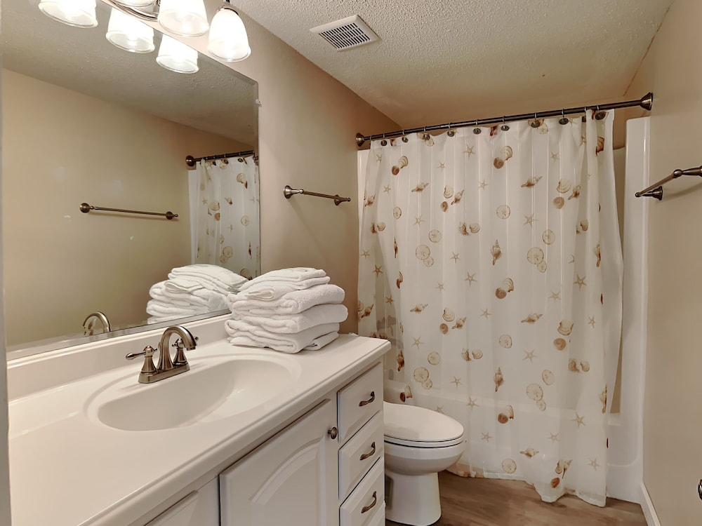 Emerald Isle Fort Walton Beach by Southern Vacation Rentals