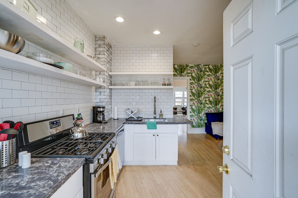 Bright Minneapolis Apartment - 1 Mi to Downtown!