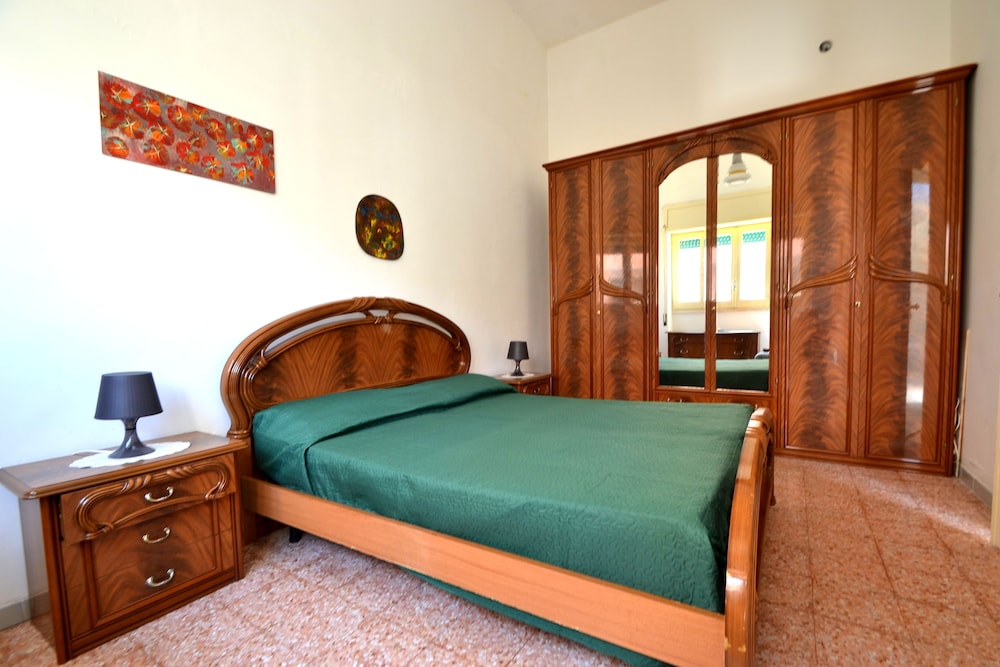 Luce Holiday Home With air Conditioning for 5 Guests view 2