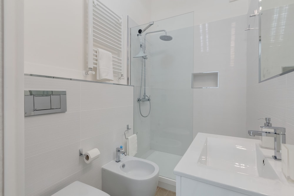 Trastevere White Apartment