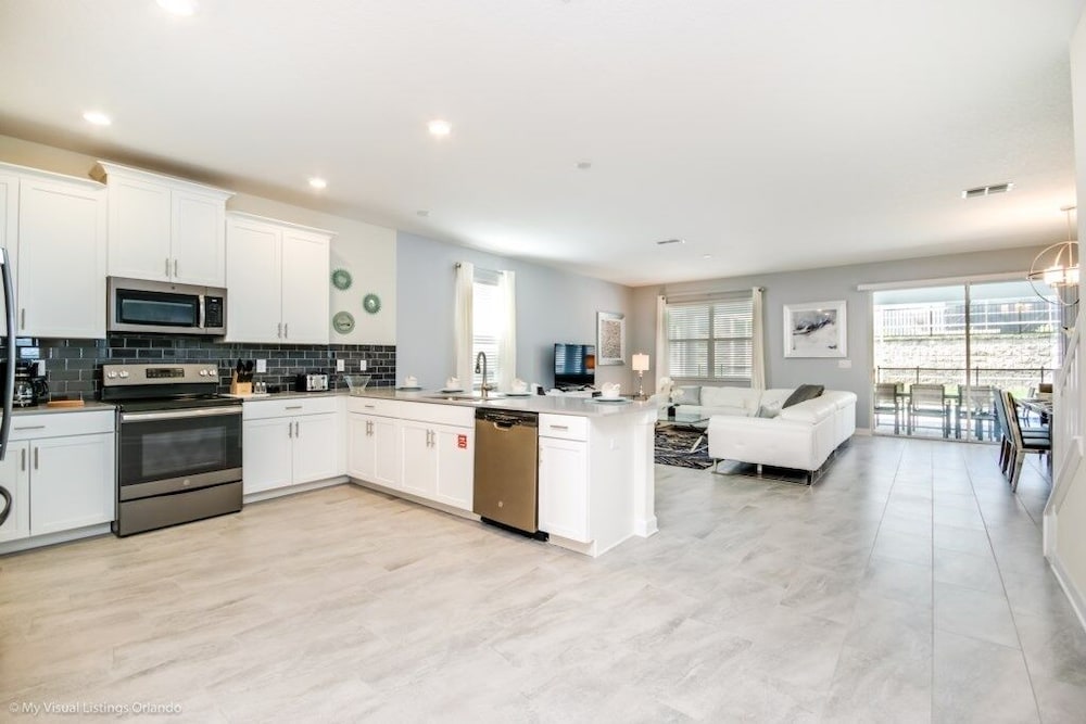 Large 8 Bed 5 Bath Home Champions Gate Golf Resort 8 Bedroom Villa by Redawning - Image 4